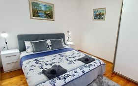 Entire House Floor - 2-Bedroom Cozy & Peaceful Apartment