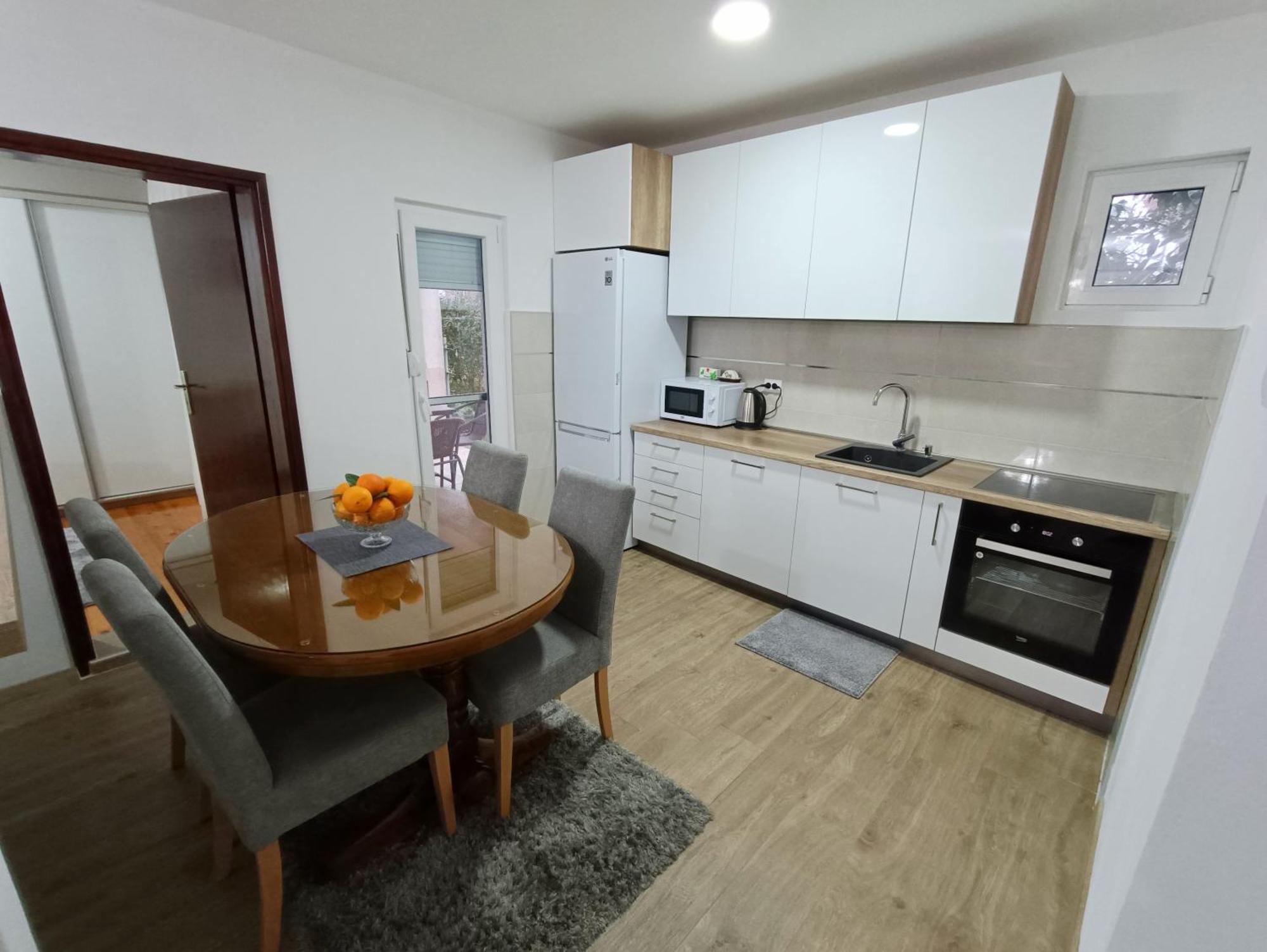 Entire House Floor - 2-Bedroom Cozy & Peaceful Apartment Podgorica Zewnętrze zdjęcie
