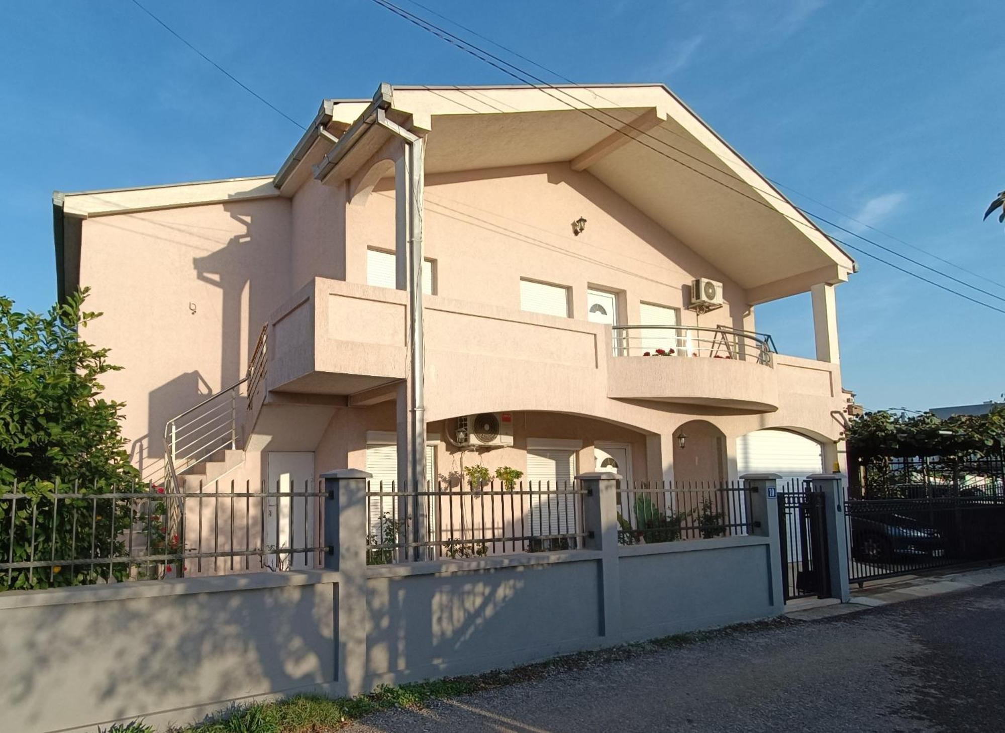 Entire House Floor - 2-Bedroom Cozy & Peaceful Apartment Podgorica Zewnętrze zdjęcie